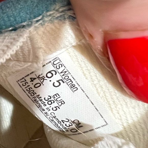 Vans women’s size 6.5 Tie-Dye Slip-On Shoes, casual, canvas sneakers, EUC - Picture 5 of 6